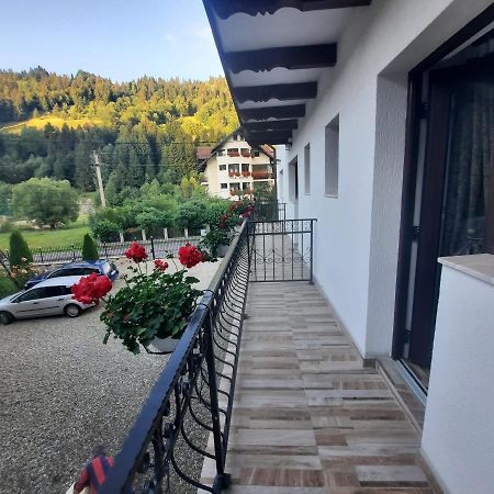 Casa Dana Olteanu Hotell Moeciu De Sus Eksteriør bilde